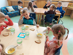 Kinder+essen+Suppe