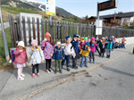 Kinder+warten+auf+den+Bus